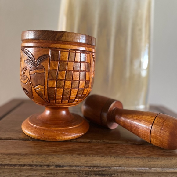 Mortar and pestle set in wood. Carved decorated, great grinding flavor. - Picture 6 of 11